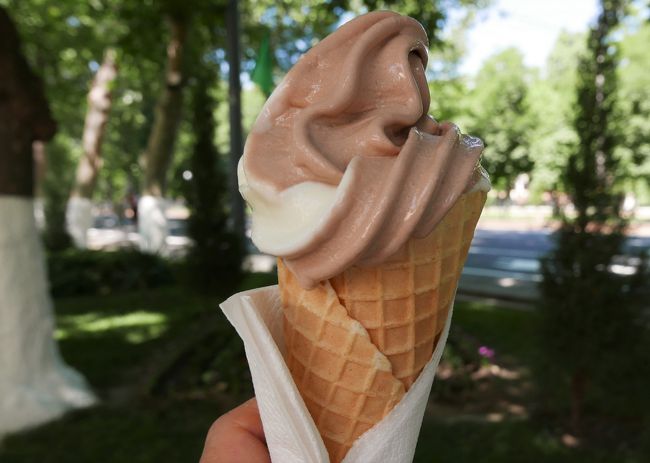 私もチョコレートミックスを購入。<br />値段は1000スムで、30円もしない値段でした。<br />ビールも安いと思いましたが、ソフトクリームは感動的に安かったです。