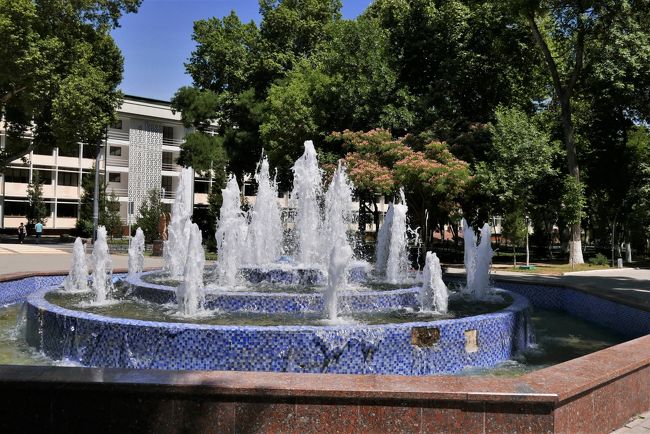 ベンチに座って、噴水見ながら食べるソフトクリームは最高でした。