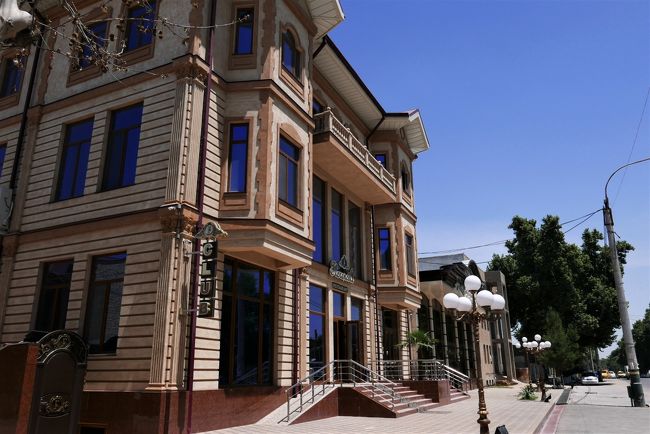 違う方向に曲がったようで、適当な場所でバスを降ります。<br />ここはどこだろう？