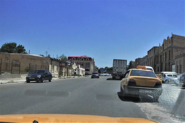 歩いてホテルに戻るのは厳しいので、タクシーを拾いました。<br />事前に料金交渉はしませんでしたが、２０分程度の走行距離では２ドルも渡せばＯＫという感じでした。<br />交渉すればもっと安くなるかもしれません。