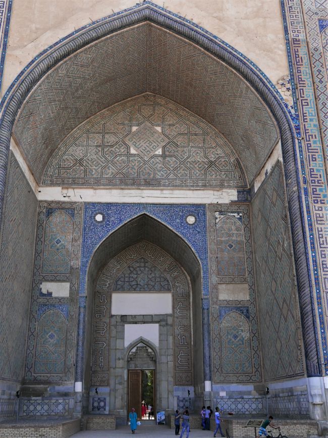 エントランスのアーチ部分だけでもかなりの大きさです。