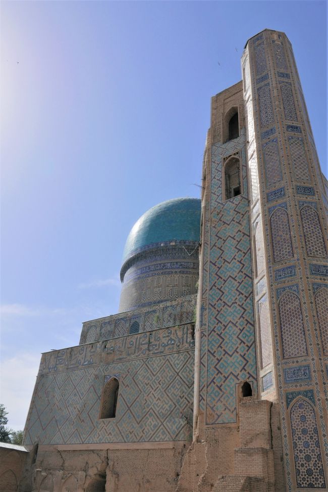 裏にドームがあります。