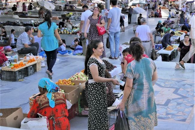 屋根の無い場所のほうが活気がありました。