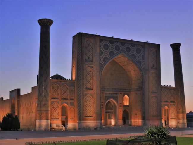 ウルグベク･マドラサ。