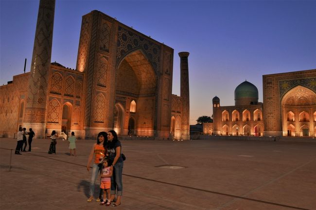 記念写真を撮っている人がちらほらといました。