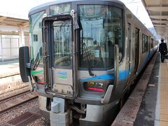 あいの風とやま鉄道で、まずは高岡駅へ向かいます。