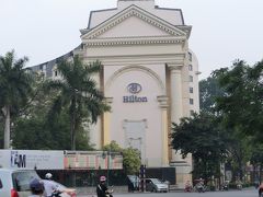 オペラハウスの横にあるハノイ・ヒルトンホテル。
ハノイでは高級ホテルです。周囲にあるレストランもお洒落です。