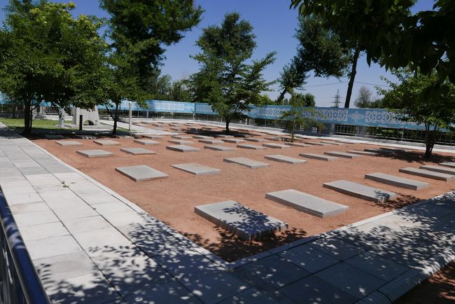 公営墓地の奥のほうに日本人墓地があります。<br />８７名が眠っています。