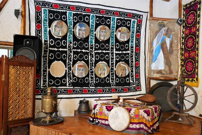 古い道具や楽器が飾ってありました。