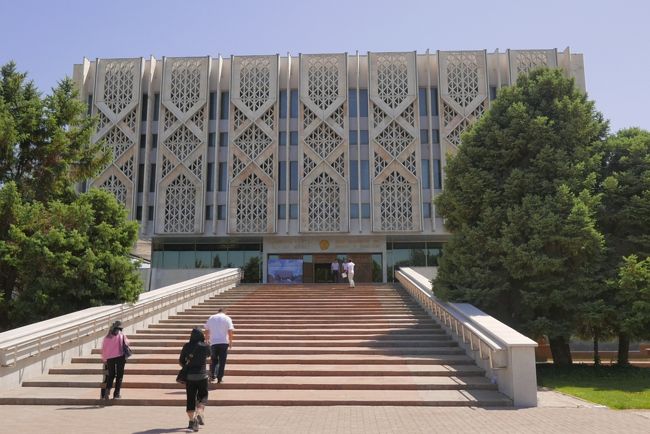 予定には無かった歴史博物館を見学することになりました。<br />ここは見たかった「三尊仏像」があるので嬉しかったです。