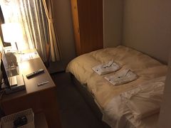 広島空港１９時前到着のため１日目はホテル直行。
カプセル予約してましたがダブルの部屋に変更されました。