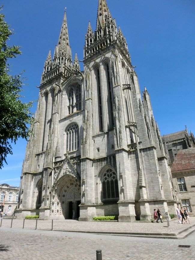 サン・コランタン大聖堂。<br />町のシンボルです。