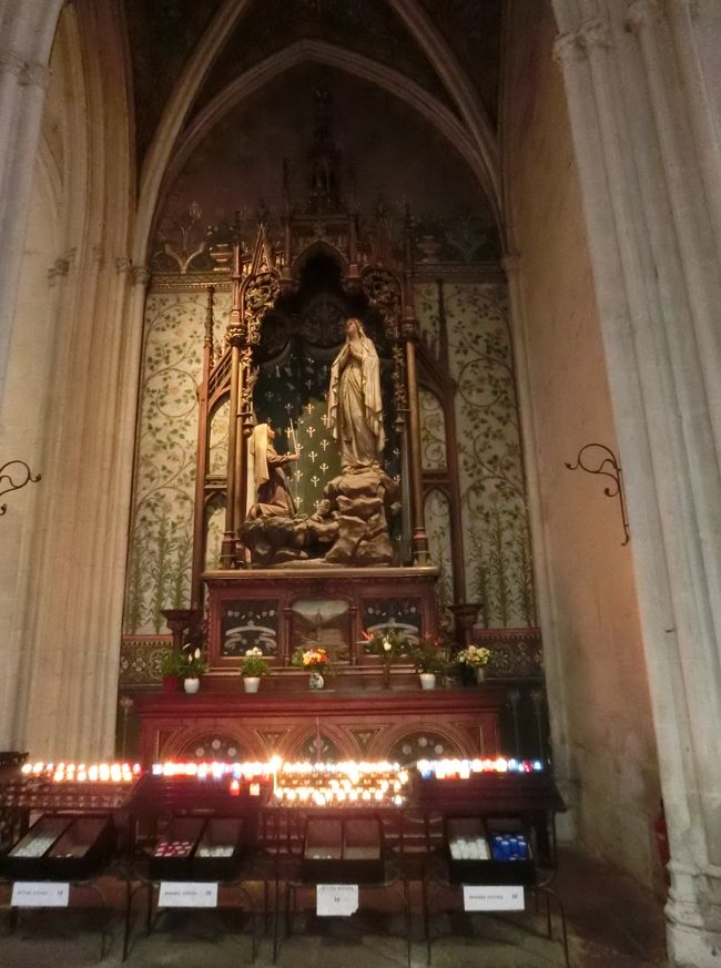 マリアの祭壇。