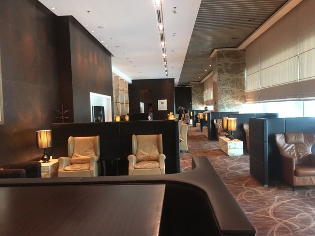 シンガポール航空のTHE PRIVATE ROOM<br />ファーストクラス専用ラウンジの一番奥にあります。シンガポール航空ファーストクラスに搭乗する乗客しか利用できませんが、私は両親と写真を撮るために、一瞬だけ入らせてもらいました。