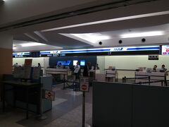 過去に福岡から一度、那覇に飛んだ事がありますが、それ以来です。

空港ターミナルビル、大規模リノベーション中みたいで、いたるところで工事してました。

手荷物預けて身軽になります。