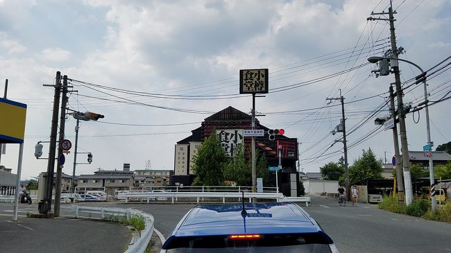 この食堂のある交差点、何度も<br />通った記憶があります…。