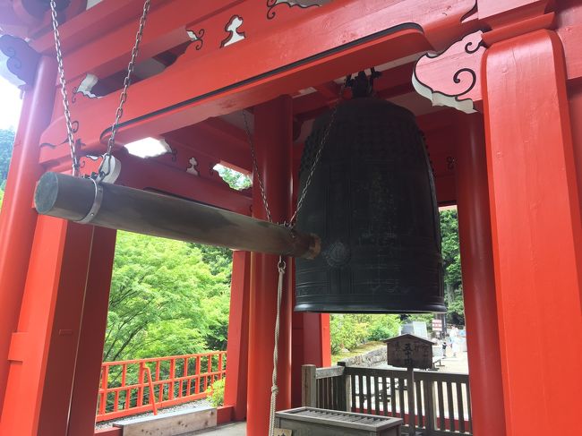 幸福の鐘。深い音がしていました。<br /><br />根本中堂は改修中で外観は見えずでしたが、中には入れます。