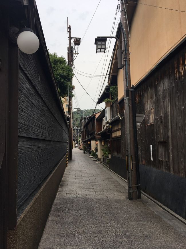 八坂神社に参拝して祇園の町をぶらり。