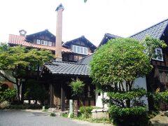 大山崎山荘美術館

関西の実業家・加賀正太郎（１８８８－１９５４）設計の英国風山荘の本館と奥にある建築家・安藤忠雄氏設計の「地中の宝石箱」から構成されています。