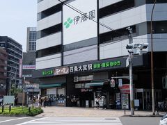 今日のスタートは、「嵐電（らんでん）」の四条大宮駅です。
「嵐電」は、京福電気鉄の嵐山本線・北野線の愛称。