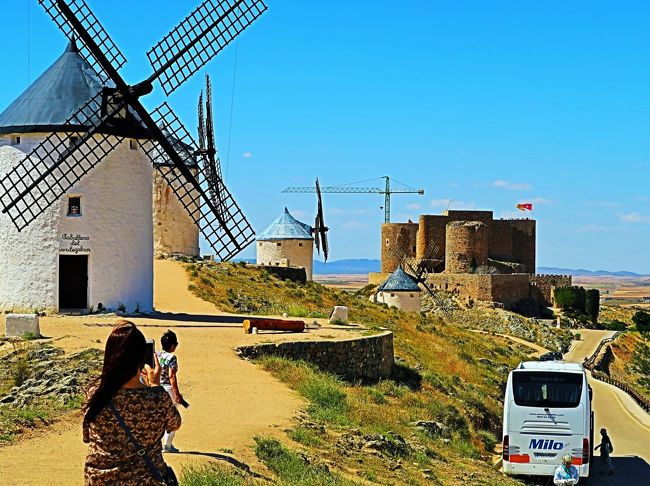 Spain43 ラマンチャ( コンスエグラの丘)白い風車群 ☆青空に Spain43 ラマンチャ( コンスエグラの丘)白い風車群 ☆青空に