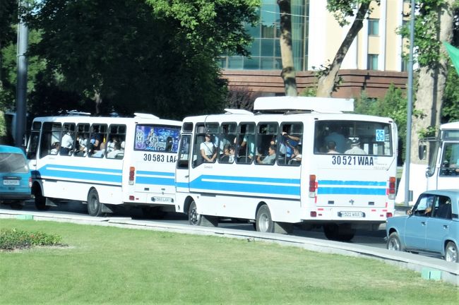 ６/９（金）<br />朝８時からバスでタシケントへ戻ります。<br />高速列車アフロシャブ号では２時間でしたが、バスだと５時間かかります。