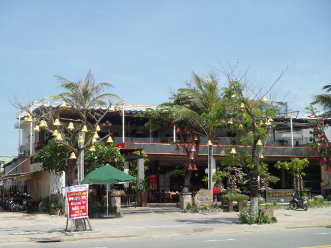 散策の途中、よく休憩に利用したホテル・カフェ！<br />夜・ジャズの生演奏があるのを知り、夕食後の楽しみに・・・