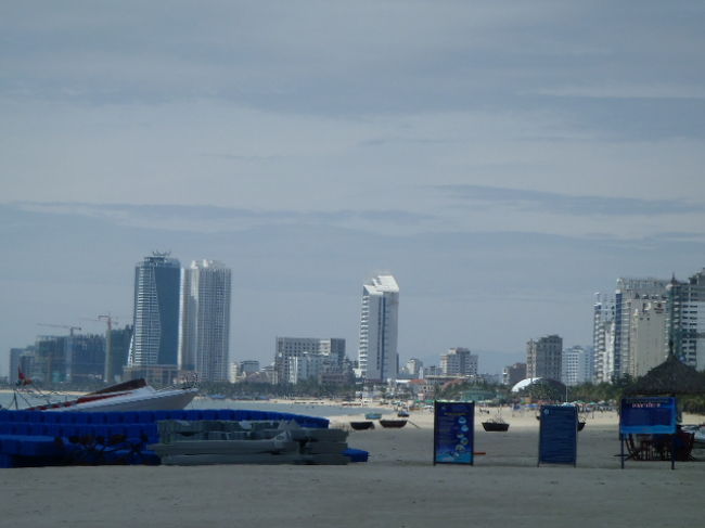 用心して、散策を途中でやめ、ホテルの涼しい部屋で、<br />水分を摂り休養する事が多くなりました。