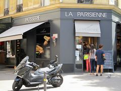 そして、目的地は・・

Boulangerie La parisienne


パン屋さんの中でも、ここは楽しみだったんだぁ♪