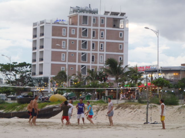 ビーチバレーボールを年齢に関係なく、<br />楽しんだり・・・