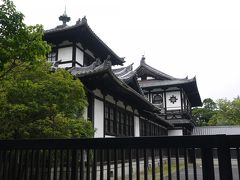 ふと見ると、なんかすごい建物
奈良国立博物館 仏教美術資料研究センター(横から）