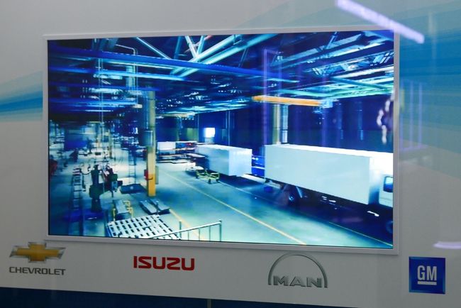 現代のウズベキスタンの展示。<br />ＩＳＵＺＵのトラック工場がサマルカンドにあるようです。