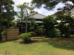 次はさくら庭園へ。佐倉藩藩主の家系の堀田氏が明治時代に造った邸宅です。建物に入るとお金がかかりますが、庭園だけなら無料で見学ができます。