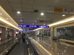 遅れに遅れて台北到着。
とりあえず急ぎます。
入国審査までがとにかく遠かった。