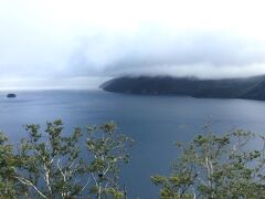硫黄山の次は、摩周湖へ。

霧が有名だけあって、この日も霧に覆われていました。