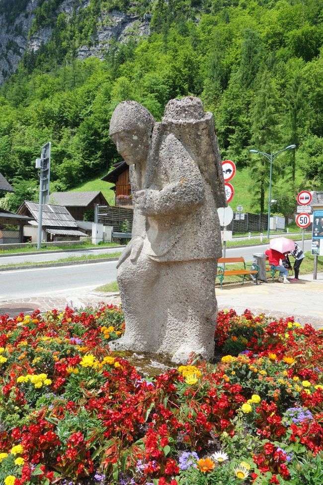 ホテルから近くのバス停近くにあるロータリー。<br />ロータリーの近くにはツーリストインフォがあり、地図などが貰えます。<br /><br />昔はこんな感じで塩を塩抗から運んでいたのかと想像する。<br />