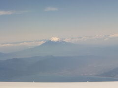 富士山です。

静岡側の富士山です。
湾も見えます。