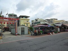 蓮池路には露店がズラリ出店しています。南天宮付近