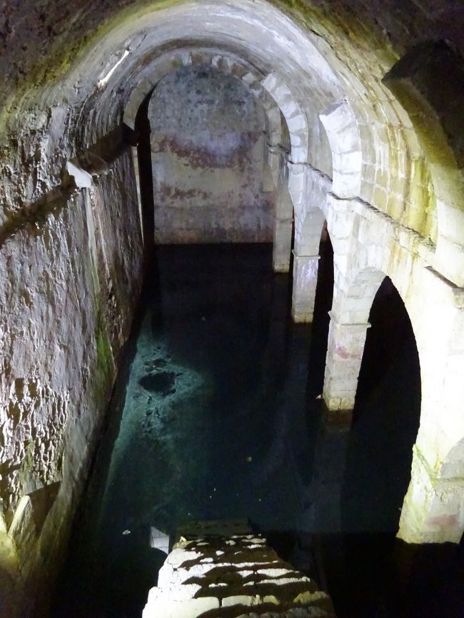 隣にある修道院も見学<br /><br />貯水槽が印象的<br /><br />こういうの見ると…<br />ロシアより愛を込めてしか思い出さない（〓´ω｀〓）