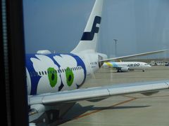 10時30分発のフィンエアAY080便ヘルシンキ行きに搭乗。機体はマリメッコ柄。