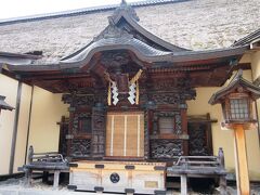 古峯神社の社務所が開いてれば、中に入って参拝出来ます