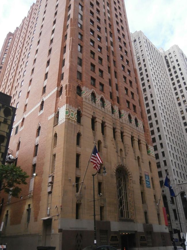 道を歩いていて、ある女性に薦められたビル<br /><br />ガーディアンビル