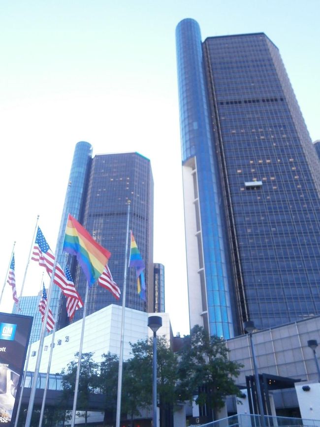 国旗とレインボーフラッグ