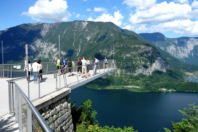 お～、これこれ。ファイブフィンガーズ行きは諦めましたが、<br />こういう先細った展望台、オーストリアならではかと。