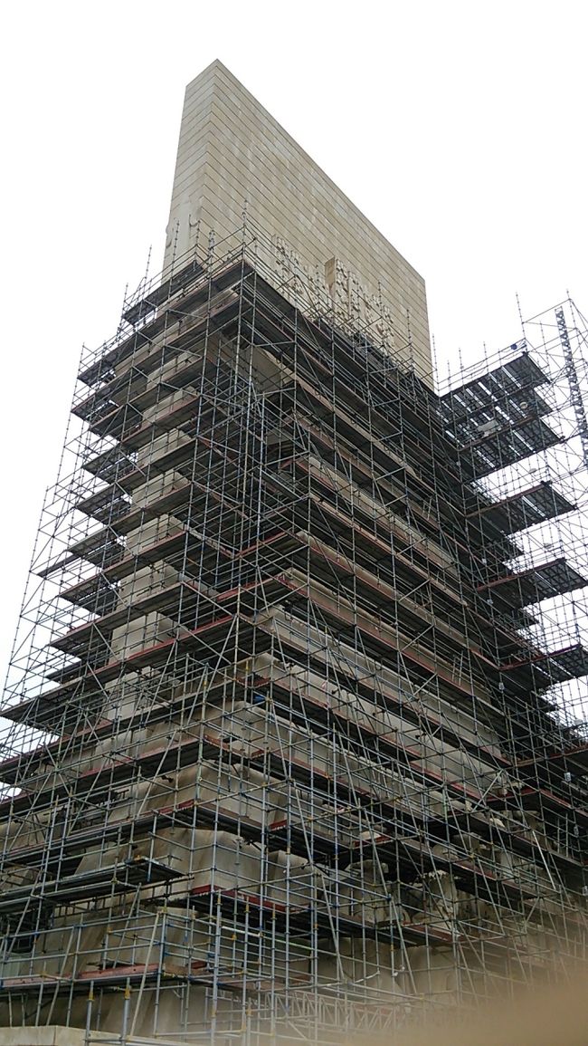 発見のモニュメント。残念ながら、この時は、改修中でした（ＴＴ）入場はできました。