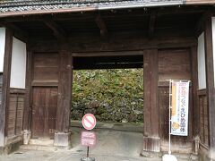 予土線の出発時間も限られるので近場の宇和島城を訪れました。