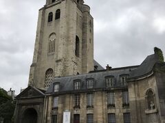 サン・ジェルマン・デ・プレ教会です。
パリ最古の教会だそうです。