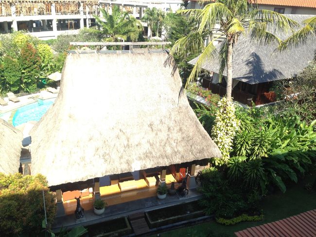 5日目、バリ最終日。<br /><br />体調はかなり良くなりました。<br />朝も普通のご飯、半人前くらい食べれましたし。<br /><br />あ、その前の夜は、ホテルがプレーンのおかゆを作ってくれました。<br />対応に慣れてらっしゃる！！<br /><br /><br />チェックアウトのギリギリまでゆっくりし、チェックアウト後はデイユースを予約していた、クタのラマヤナ リゾート アンド スパRamayana Resort and Spaへ。<br />