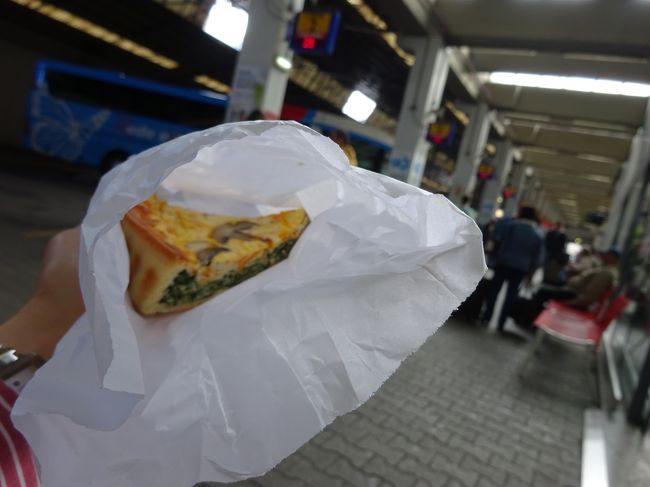 ほうれん草のキッシュをいただき…<br /><br /><br /><br />アルコバッサへ<br />http://4travel.jp/travelogue/11204900<br />