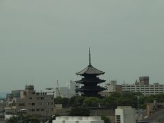 京都駅を過ぎると左手に見える東寺の塔です。